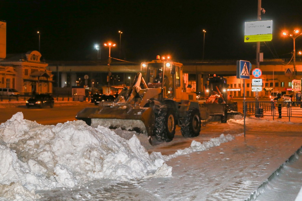 Департамент дорожного хозяйства информирует о проведении снегоуборочных работ в ночь на 2 марта  - фото 1